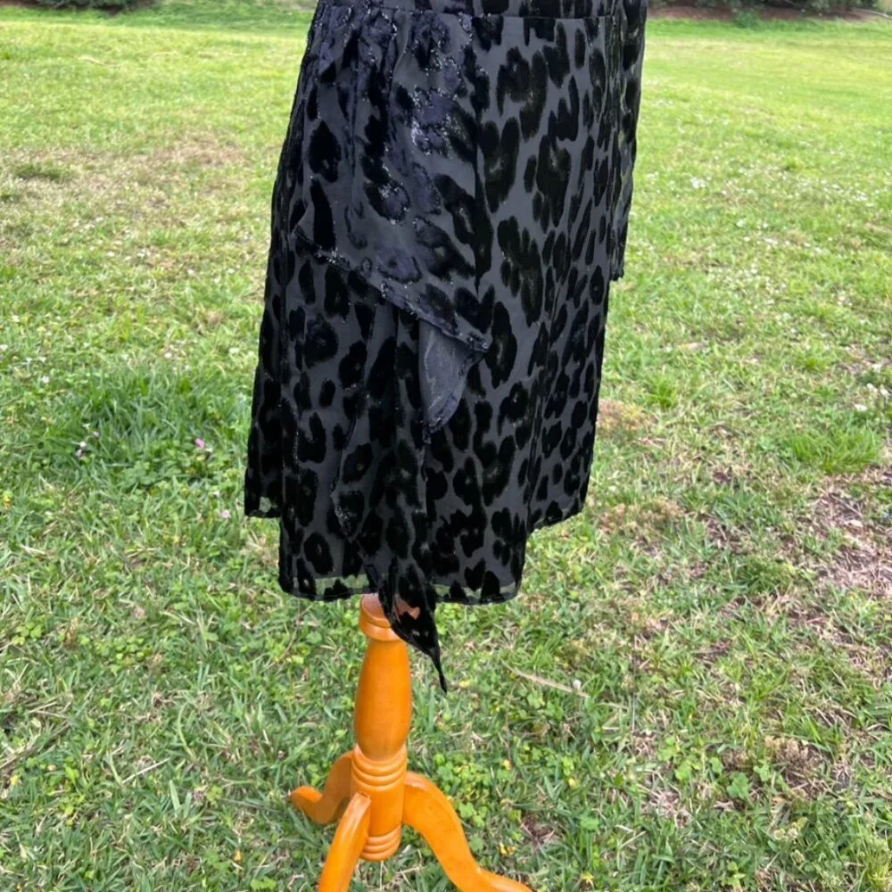 Express Black Leopard Velvet Burnout Ruffle Front Dress NWT M - Picture 3 of 7